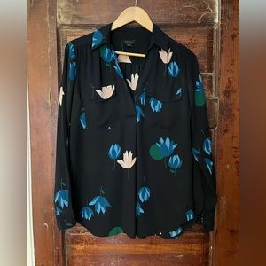 Ann Taylor navy blouse with peach, blue and green flowers